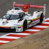 Миниатюра Porsche 963 на старте
