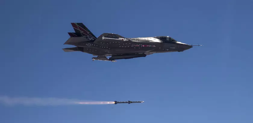 США закупят более 13 000 авиаракет AIM-9X, AGM-158 и AIM-120, тысячи противокорабельных ракет AGM-158C, Harpoon и NSM