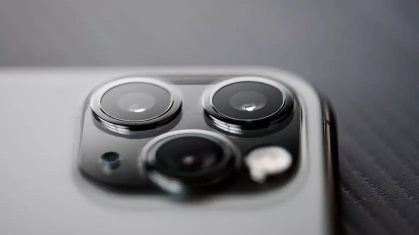 Слух: все смартфоны линейки iPhone 13, в том числе недорогие, получат систему стабилизации со сдвигом датчика