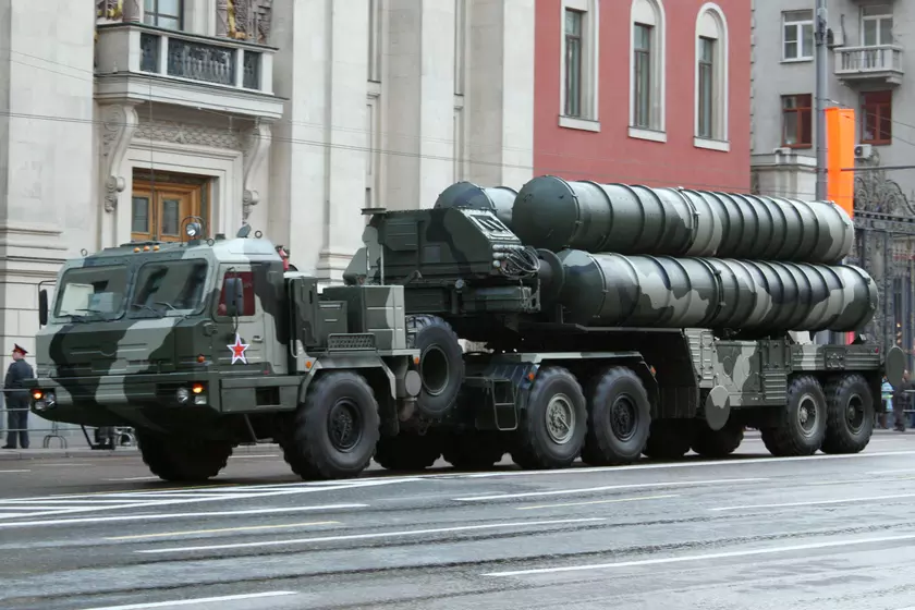 Разберем C-400: Что известно о российском зенитном ракетном комплексе?