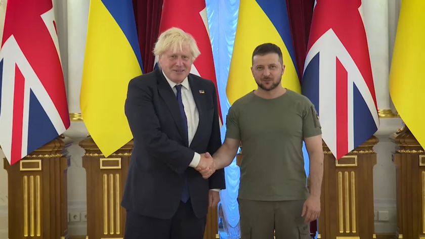 С Днём Независимости, everybody: Борис Джонсон объявил о пакете военной помощи на £54 млн для Украины – 850 микродронов Black Hornet Nano, беспилотники-камикадзе и противотанковые боеприпасы