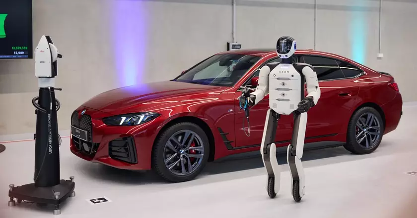 Познакомьтесь с AEON: человекоподобным роботом BMW