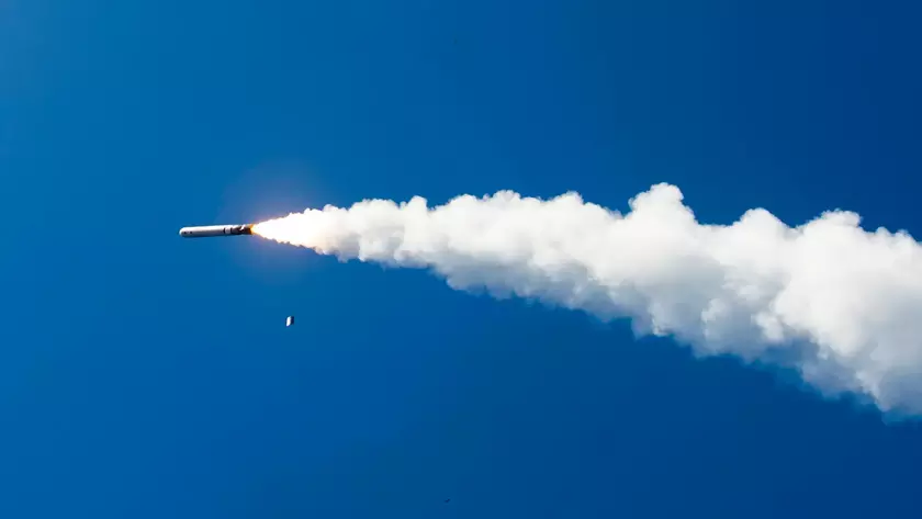 Lockheed Martin передала Армии США первую ракетную систему Typhon, которая может использовать Tomahawk и SM-6