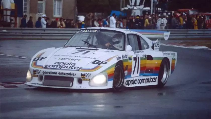 Porsche 935 на гоночной трассе