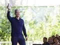 post_big/tim_cook_billionth_iphone.jpg