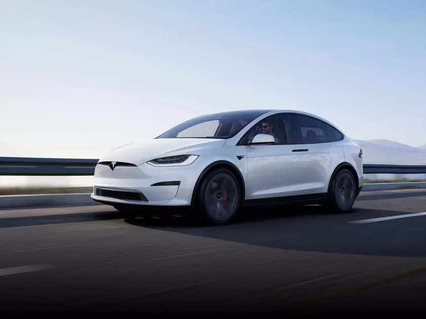 Власти США расследуют случаи неисправностей ремней безопасности Tesla Model X – под отзыв может попасть 50 000 электромобилей