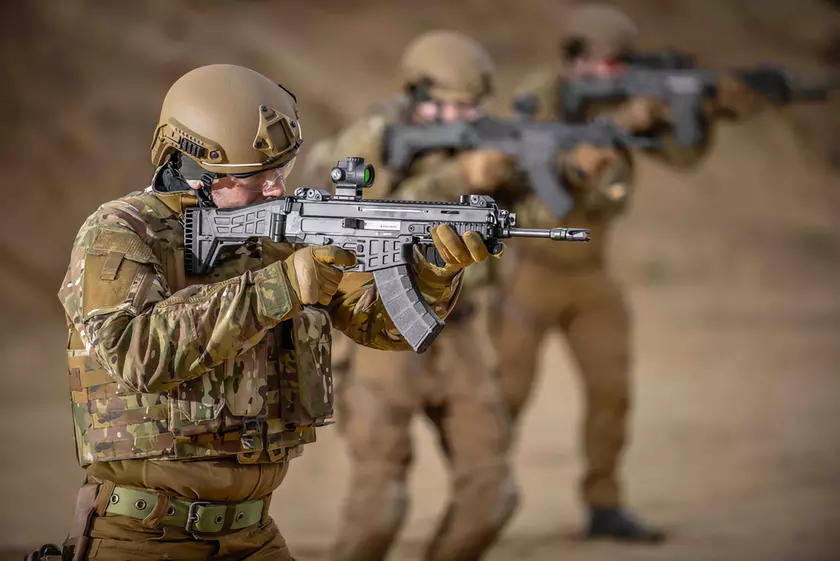 Украинские защитники получили на вооружение чешские винтовки CZ BREN 2