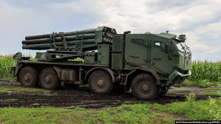СМИ показали работу редких украинских РСЗО «Буревій» на фронте, они могут стрелять до 65 км (видео)