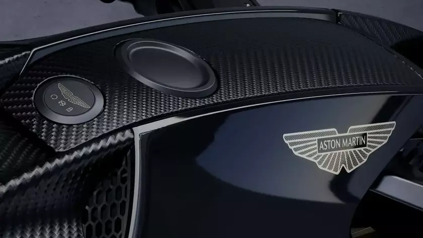 Новый мотоцикл Aston Martin AMB 002 Roadster