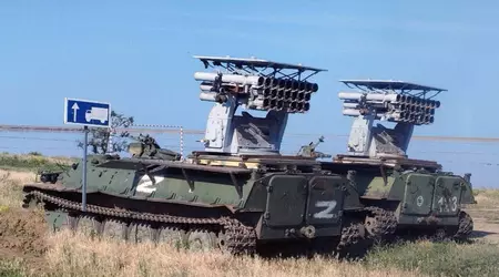 Українські FPV-дрони вразили незвичайний російський бронетранспортер МТ-ЛБ із корабельною пусковою установкою А-22 "Огонь"