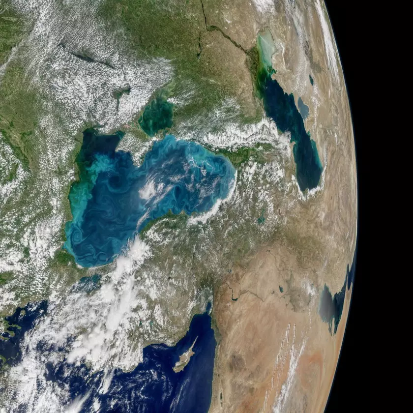 Черное море изменило свой цвет 