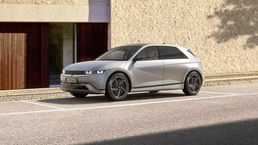 Салон обновленного электромобиля Hyundai Ioniq 5 2027 года