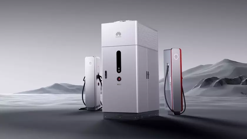Зарядная станция Huawei SuperCharge у дороги