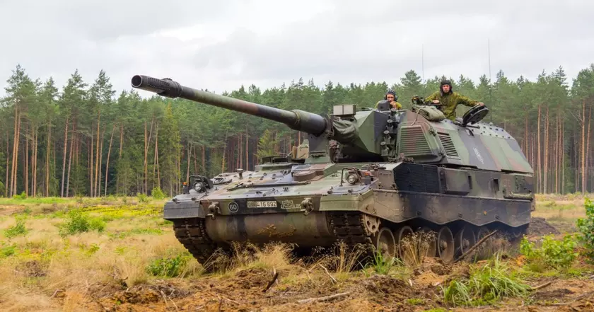 Немцы показали, как обучают украинских военных на САУ PzH 2000 