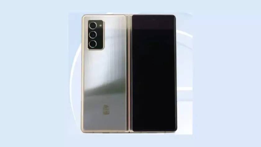 Galaxy W21 5G появился в базе TENAA: каким будет «новый» складной смартфон Samsung