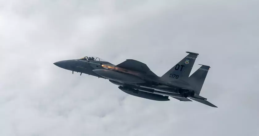 F-15C Eagle впервые запустил новейшую ракету AIM-120C-8 AMRAAM с максимальной дальностью пуска 180 км
