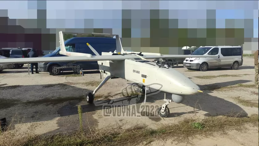 ВСУ показали иранский беспилотник Mohajer-6 с авиабомбой Ghaem-5, БПЛА оснащён двигателем Rotax Aircraft Engines и может летать со скоростью 200 км/ч