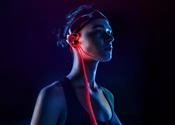 Meizu представила наушники Halo со светящимися проводами и аналог AirPods за $79