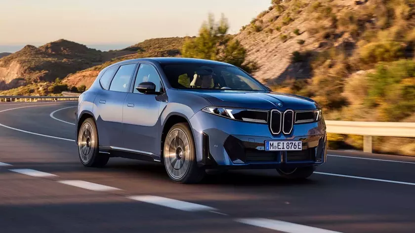 Удлинённый электрический кроссовер BMW iX3