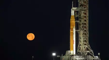 Місячна дієта для бюджету: NASA хоче «посунути» ракету SLS на користь SpaceX