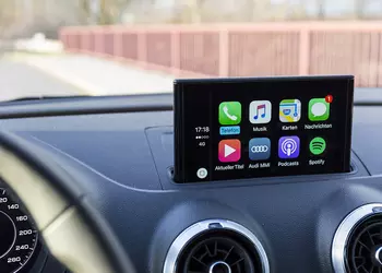 iPhone owners complain that iOS 18.4 broke wireless connectivity to CarPlay