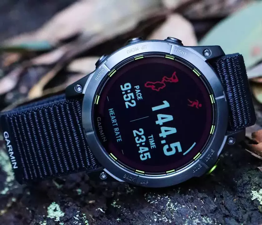 Garmin посмеялась над часами Apple Watch Ultra: «Мы измеряем срок службы аккумулятора в месяцах. Не в часах»