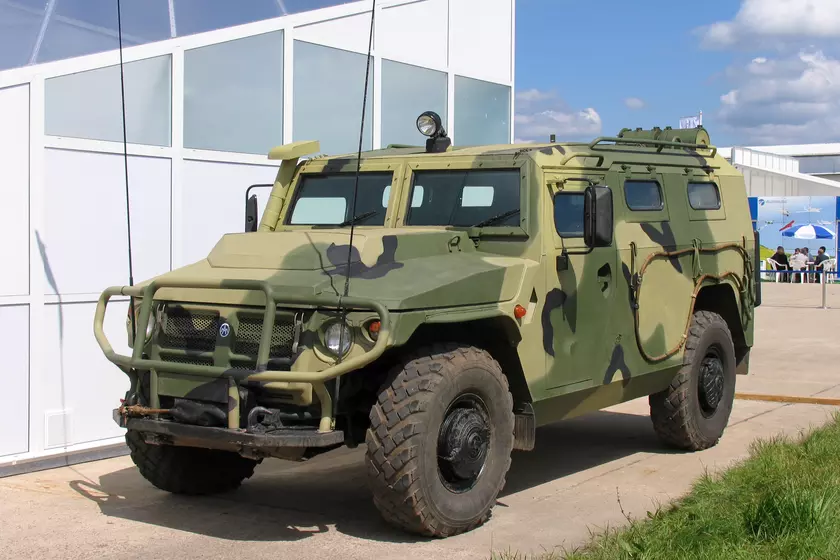 Украинские военные захватили российский бронеавтомобиль «Тигр-М» с пулемётом "Корд" и гранатомётом АГС-17