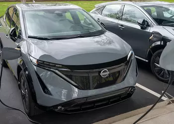 Nissan, по слухам, отменил производство компактного электрического кроссовера в США