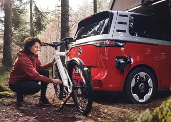 Volkswagen превращает электровелосипед в автомобиль (но все еще на двух колесах)