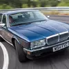 Мініатюра Jaguar XJ40 у міському пейзажі