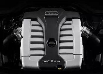 Audi притормаживает с электрификацией: богатые клиенты все еще хотят V8