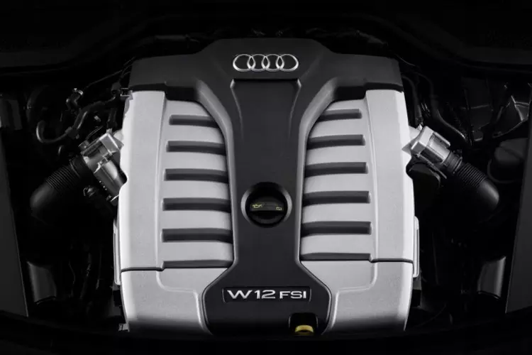 Audi притормаживает с электрификацией: богатые клиенты все еще хотят V8
