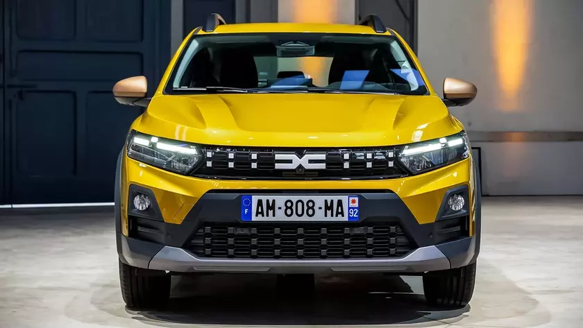 Гибридный кросс-хэтчбек Dacia Sandero Stepway 2026 года