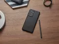 post_big/Galaxy-S21_ultra_lifestyle_black_spen.jpg