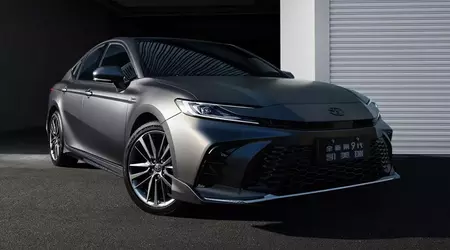 Toyota Camry Glorious Edition: GAC-Toyota випустила спеціальну версію Camry для Китаю