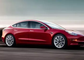 Tesla поставила более 100 000 электромобилей в 2017 году
