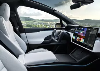 Tesla добавит поддержку Apple CarPlay для увеличения продаж автомобилей, — Bloomberg