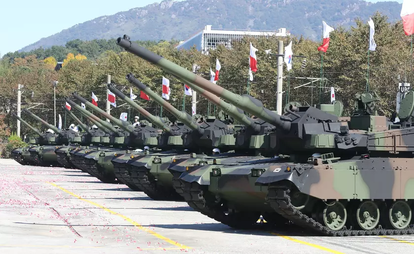 Уже готовы: Hanwha Defense отправила Польше первые 24 САУ K9A1 Thunder и 10 танков K2 Black Panther