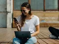 post_big/gadgets-people-women-2773494.jpg