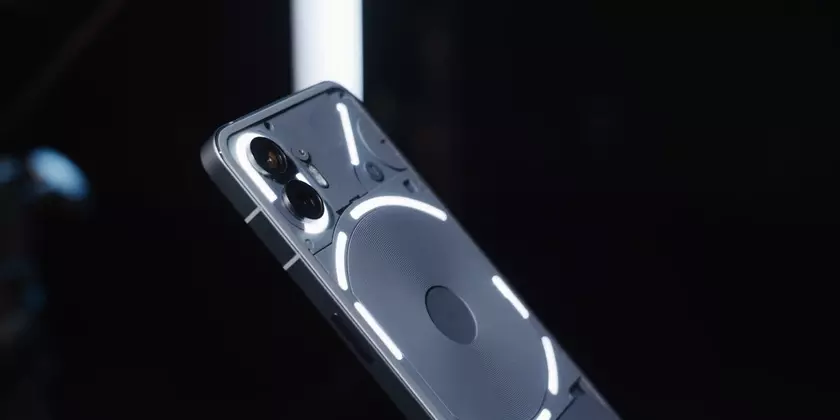 Не дожидаясь презентации: MKBHD показал Nothing Phone (2) на видео