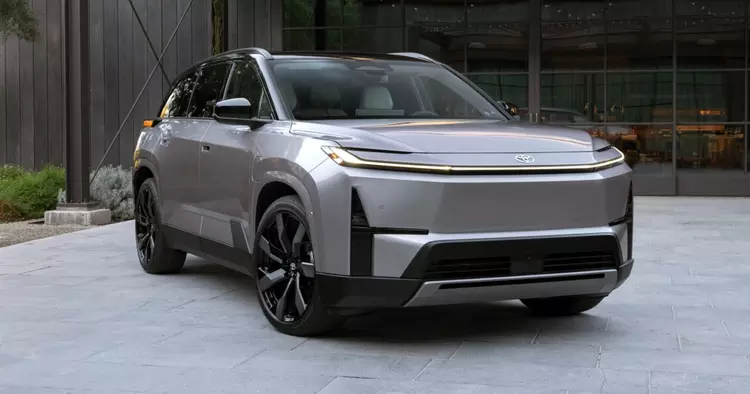Toyota отложила запуск электрического Highlander на 2027 год или позже