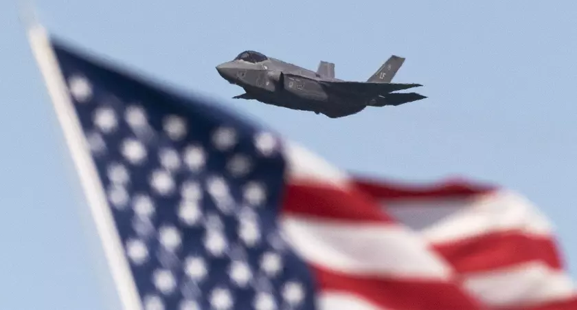 Lockheed Martin получила $80 млн на поддержку поставок истребителей пятого поколения F-35 Lightning II для ВВС, ВМС, Корпуса морской пехоты США и иностранных заказчиков