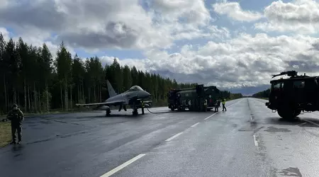 Des avions de combat britanniques Eurofighter Typhoon FGR.4, ainsi que des F-35 Lightning II, se sont entraînés au décollage et à l'atterrissage sur une voie publique.