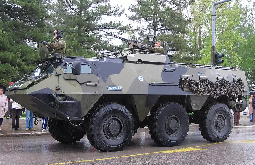 ВСУ используют на фронте финские бронетранспортёры-амфибии Sisu XA-180