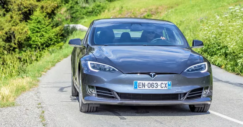 Tesla Model S и французский шарм на дорогах: новая тенденция?