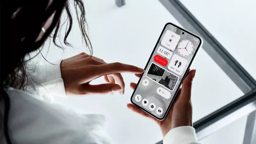 Смартфон Nothing Phone (2) получил первое обновление: что улучшили?