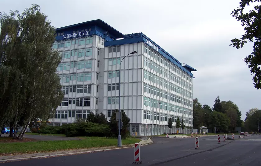 Работники Foxconn в Чжэнчжоу работают сверхурочно - стартовало массовое производство iPhone 17
