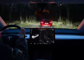 Адаптивный дальний свет стал доступен для автомобилей Tesla в США и Канаде