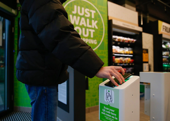 Amazon отказывается от технологии Just Walk Out в своих продуктовых магазинах