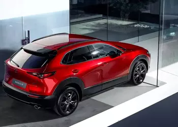 Mazda CX-30 2027: японская стабильность с новыми «мозгами» и без дизеля